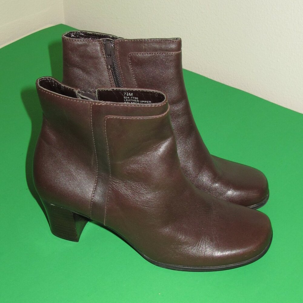 St. John’s Bay Women’s Leather Ankle Booties Dark Brown Size 7.5 M